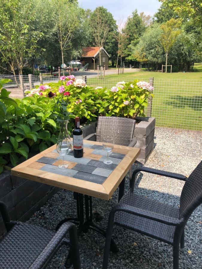 Flora'S B&B Landsmeer Экстерьер фото